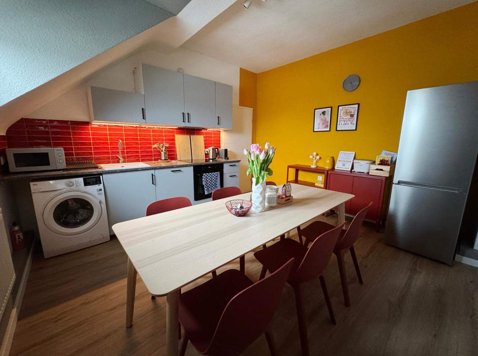 Ferienwohnung Big Flat With Fresh Renovation, Free Parking, Sonyps, Netflix Duisburg Exterior foto